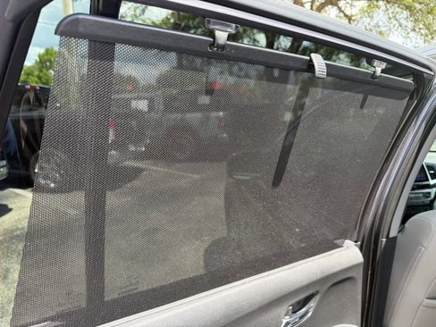 Used 2017 Honda Pilot Touring image 12