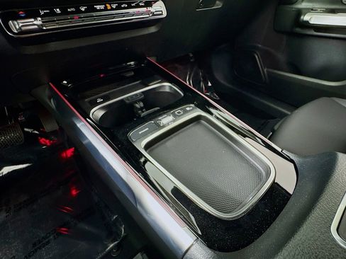 New 2025 Mercedes-Benz GLB 250 image 5