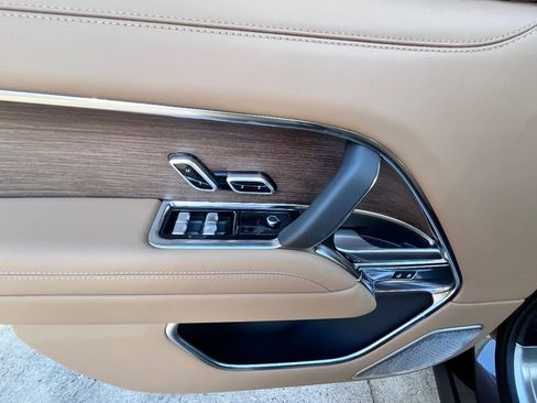 Used 2025 Land Rover Range Rover Long Wheelbase Autobiography image 25