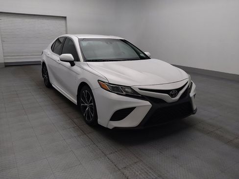 Used 2018 Toyota Camry SE FWD image 13
