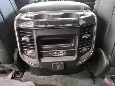 Used 2022 RAM 1500 Laramie AWD/4WD image 17