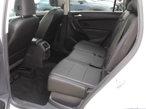 Used 2019 Volkswagen Tiguan SE image 34