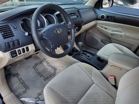 Used 2011 Toyota Tacoma PreRunner image 9