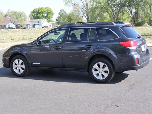 Used 2011 Subaru Outback 3.6R Limited w/ PWR Moonroof Pkg AWD/4WD image 8