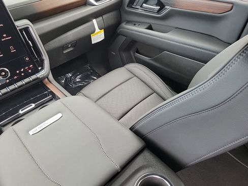 New 2026 GMC Yukon XL Denali w/ Denali Reserve Package image 15