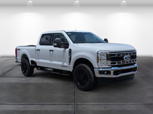 Used 2026 Ford F250 XLT AWD/4WD image 2