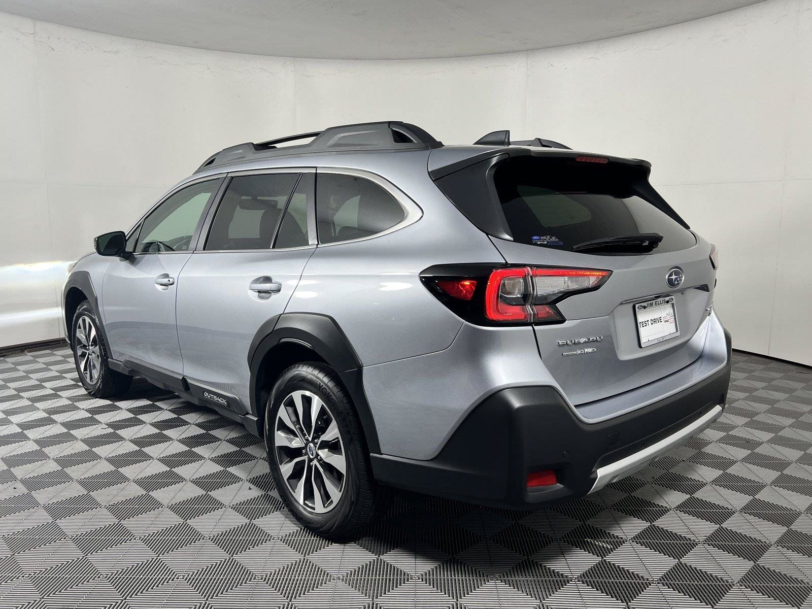 Used 2025 Subaru Outback Limited XT w/ Tech Package 2 AWD/4WD image 5