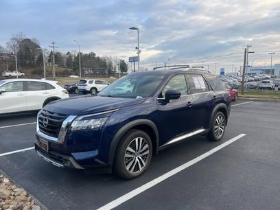 Used 2022 Nissan Pathfinder Platinum w/ Cargo Package