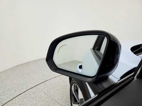 Certified 2026 Volvo XC40 B5 Plus AWD/4WD image 19