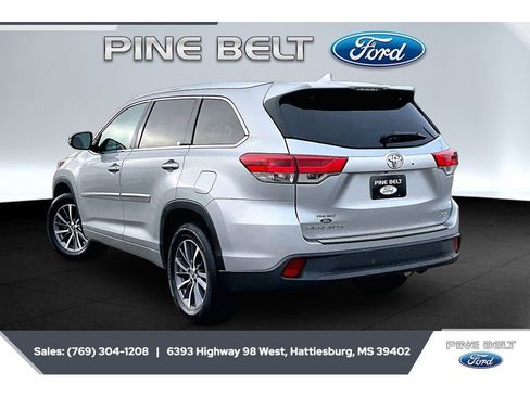 Used 2018 Toyota Highlander XLE FWD image 2