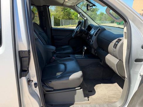 Used 2016 Nissan Frontier SV w/ SV Value Truck Package AWD/4WD image 10