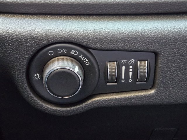 New 2027 Chrysler Pacifica Select FWD image 16