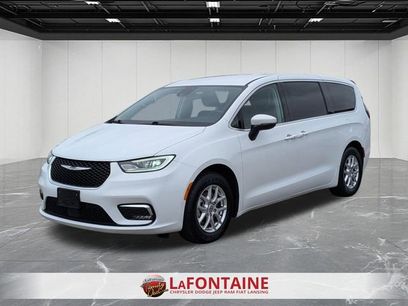 Certified 2023 Chrysler Pacifica Touring-L