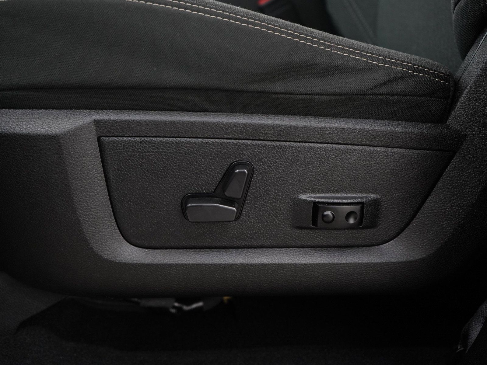 Used 2021 RAM 1500 Warlock AWD/4WD image 25