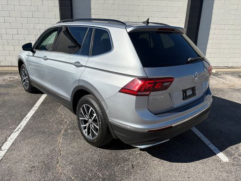Used 2020 Volkswagen Tiguan SE R-Line image 3