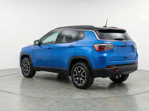 Used 2025 Jeep Compass Trailhawk AWD/4WD image 6