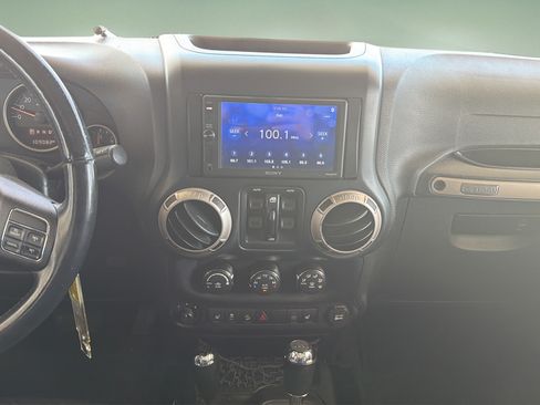 Used 2016 Jeep Wrangler Unlimited Sahara AWD/4WD image 8