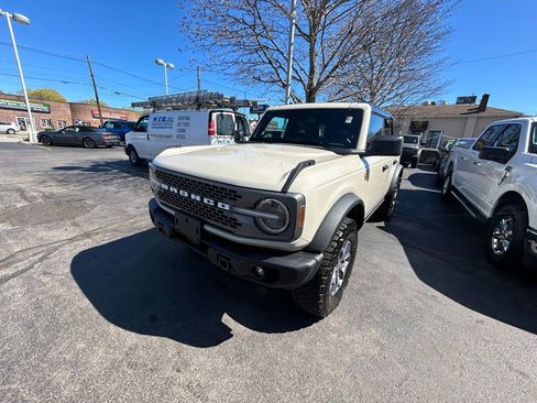Used 2025 Ford Bronco Badlands AWD/4WD image 3