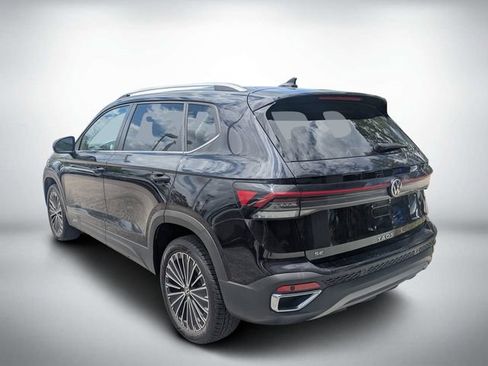 Used 2025 Volkswagen Taos SE FWD image 5