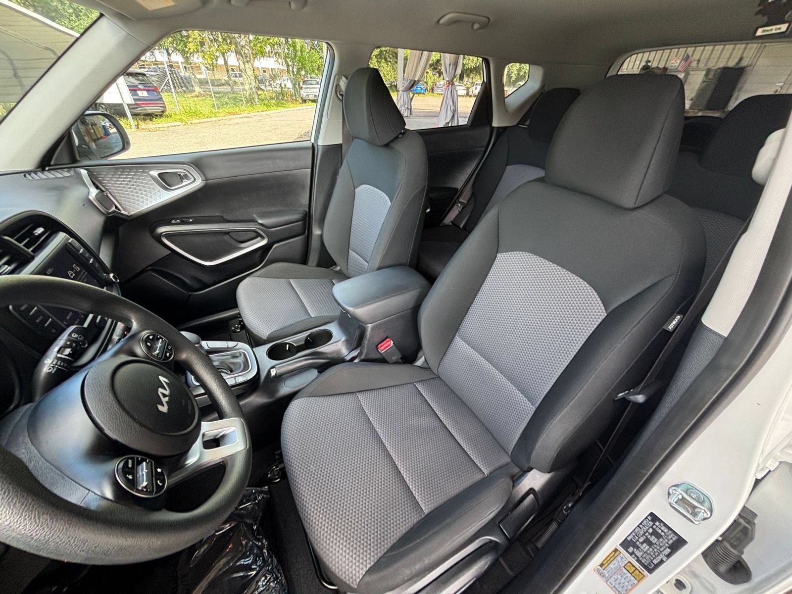 Used 2025 Kia Soul LX w/ LX Technology Package FWD image 33