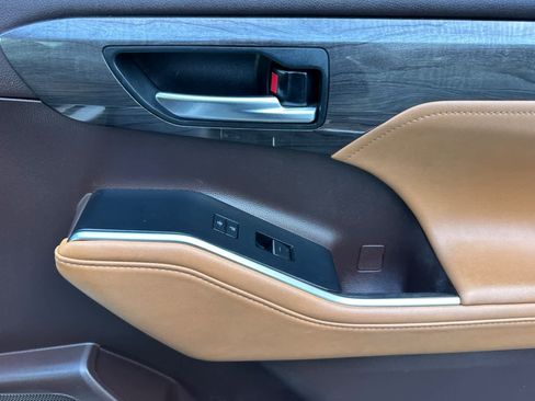 Used 2021 Toyota Highlander Platinum image 19