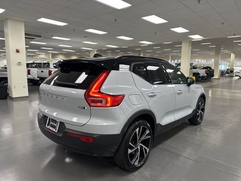 Used 2022 Volvo XC40 T5 R-Design w/ Advanced Package image 8