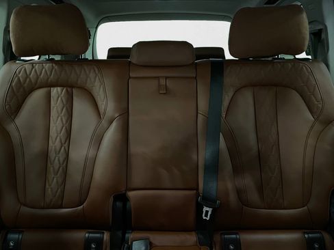 Used 2023 BMW X7 xDrive40i w/ Premium Package image 13