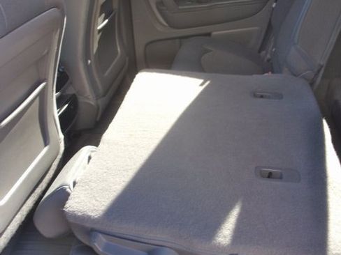 Used 2017 Chevrolet Traverse LT image 24