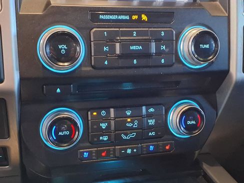 Used 2018 Ford F150 Platinum w/ Max Trailer Tow Package image 24