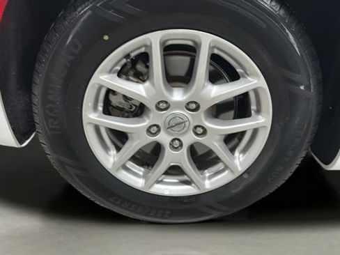 Used 2024 Chrysler Pacifica Touring-L FWD image 31