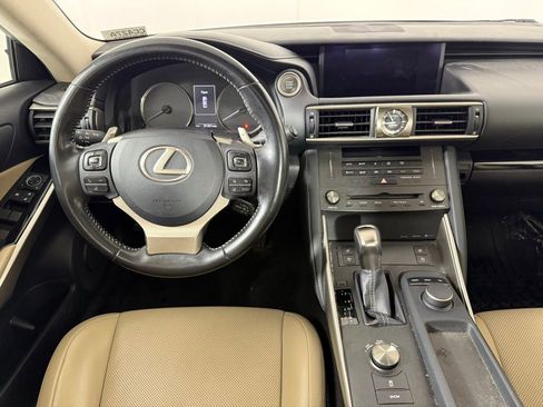 Used 2019 Lexus IS 300 AWD image 4