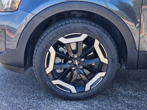 Certified 2024 Kia Telluride EX w/ EX Captain's Chair Package FWD image 9