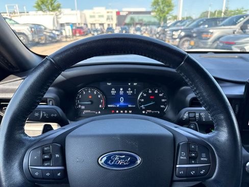 Used 2020 Ford Explorer XLT AWD/4WD image 12