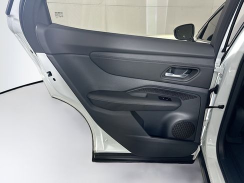 Used 2023 Nissan Ariya FWD image 26