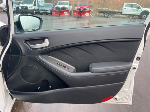 Used 2017 Kia Forte LX image 10