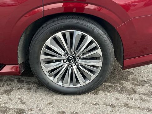 Used 2025 INFINITI QX80 Sensory image 17