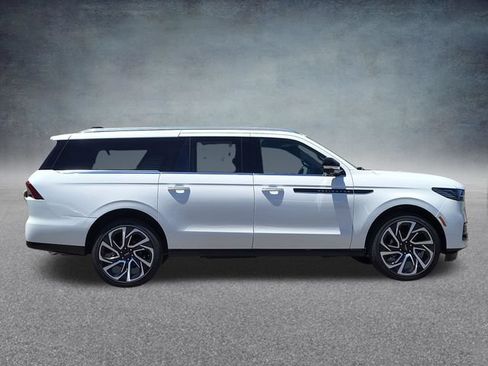 New 2026 Lincoln Navigator L Black Label AWD/4WD image 8