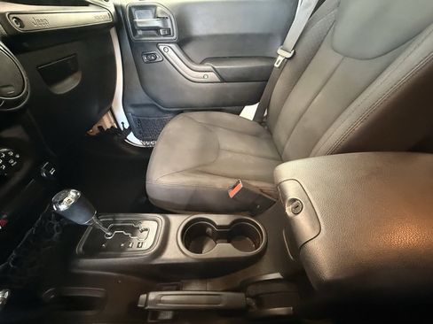 Certified 2018 Jeep Wrangler Unlimited Sport S image 29