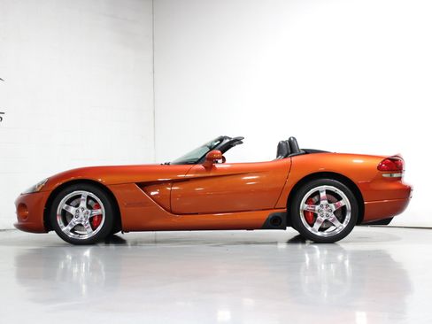 Used 2005 Dodge Viper SRT-10 w/ Copperhead Edition Group RWD image 6