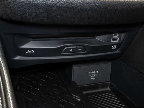 New 2026 Chrysler Pacifica Limited w/ Uconnect Theater Family Group FWD image 18