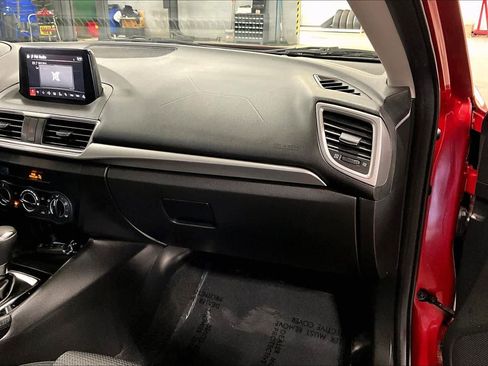 Used 2017 MAZDA MAZDA3 Sport w/ Preferred Equipment Package image 17