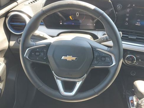 Certified 2025 Chevrolet Trax LT w/ Driver Confidence Package FWD image 12