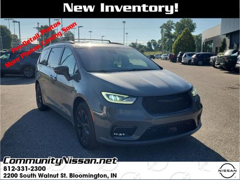 Used 2021 Chrysler Pacifica Touring-L w/ Premium & Safety Sphere Group AWD/4WD image 1