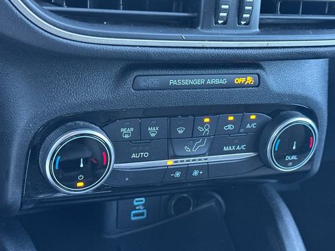 Used 2022 Ford Escape SE FWD image 19