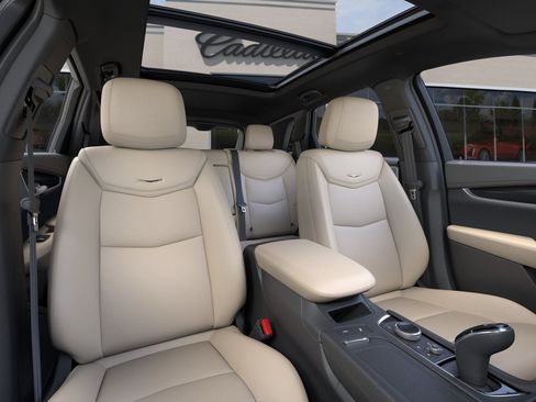 New 2025 Cadillac XT5 Sportv w/ LPO, Floor Liner Package AWD/4WD image 16