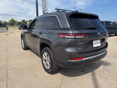 Used 2022 Jeep Grand Cherokee Limited image 3