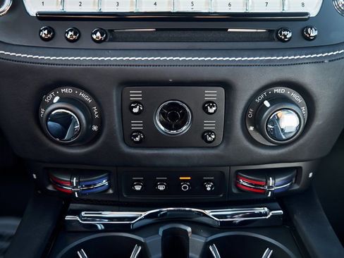 Used 2020 Rolls-Royce Wraith RWD image 52