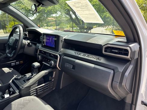Used 2025 Toyota Tacoma SR AWD/4WD image 36