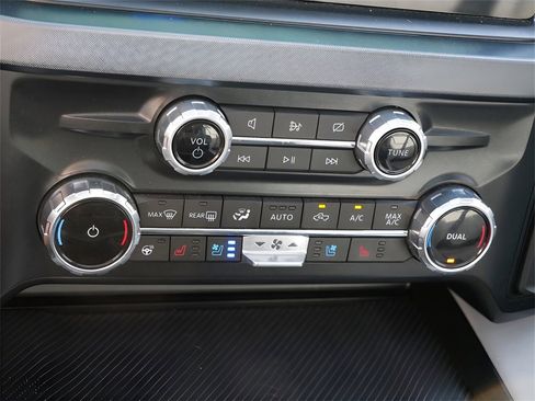 Used 2024 Ford F450 Limited w/ FX4 Off-Road Package image 19