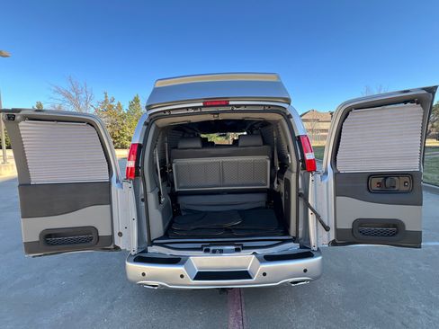 Used 2023 Chevrolet Express 2500 Extended image 52